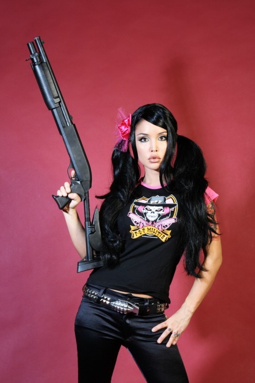 girlandguns:  Girl With Gun  follow me at : http://girlandguns.tumblr.com/