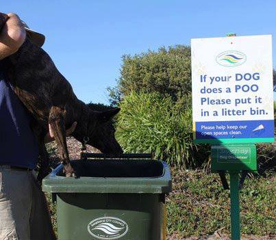 daily-meme:  SIGNS CAN BE CONFUSING.http://daily-meme.tumblr.com/