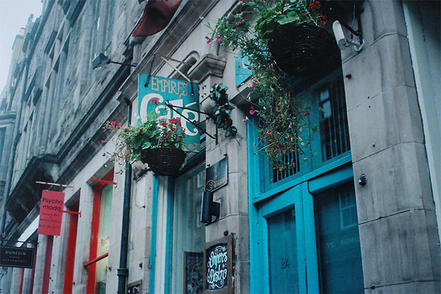 bonjour-ka:  empires cafe by -hille- on Flickr.