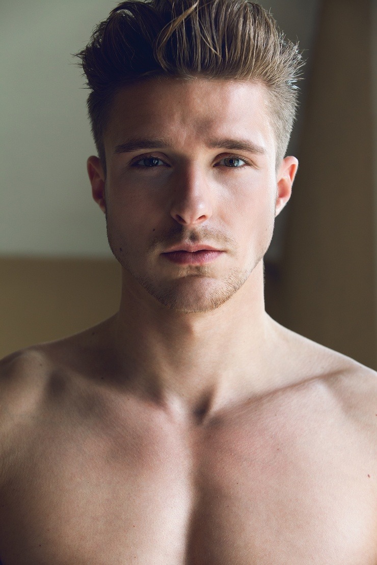planetcuteguys:  Tim Karlstetter more guys here