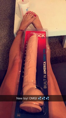 sizequeenconfessions:  padmaporn:  New toy from a friend! OMG, I’m so excited!!! 💦💦💦   padmaporn.tumblr.com   Wow, lucky girl!