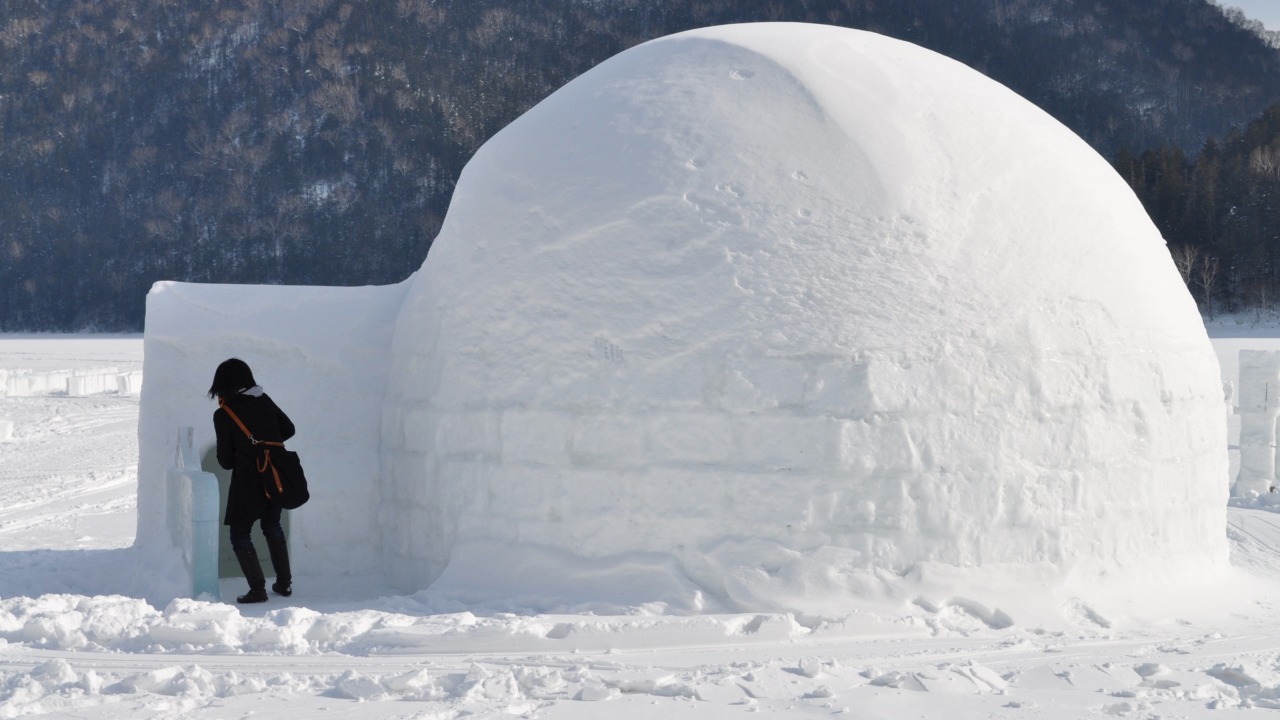 nemoi:
“ Shikaribetsu Lake Kotan, Hokkaido (via David McKelvey)
”