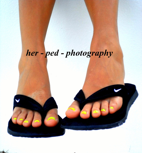 herpedphotography:  Two Florida Girls posing feet and soles for the, her - ped - photography portfolio. Bright green sexy toe nails on the left with a sexy tan. Black sexy toe paint on the left, with a beautiful smile on the right. Both girls are very