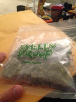 weedporndaily:  Dealer was out of vac seal bags
