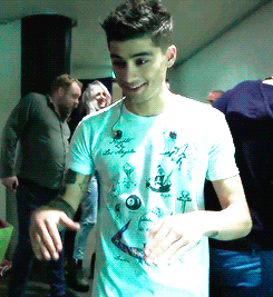 keepingupwithzayn:  (☞ﾟ∀ﾟ)☞ + 