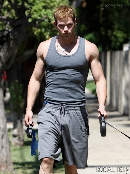 XXX Kellan Lutz Leaves Absolutely Nothing To photo