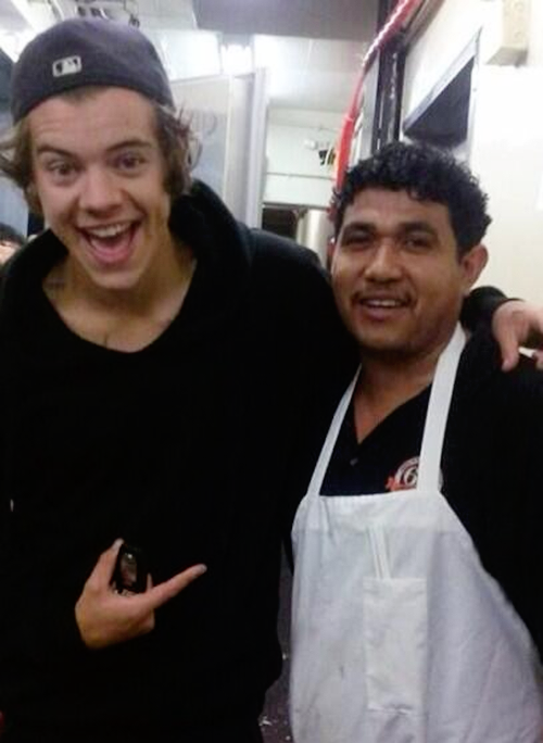 eroticaremix1:  @Directioner69ha: My friends dad met Harry fuck Styles What did you