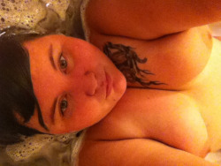 nudebbwpics:  Naked bbw pics