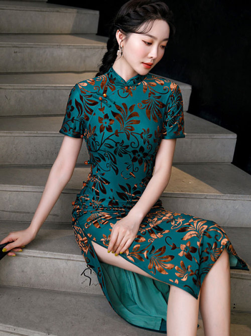 qipaocheongsam:  Blue Floral Velvet Maxi