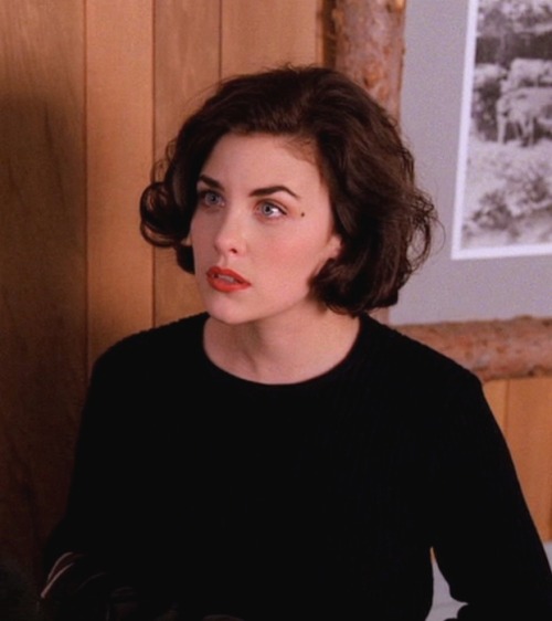 doe-eyes:  that eyebrow tho 