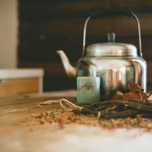 Cabin cozyness for rainy days #tea #teacrafters #Namasthé #teafolk #tealovers #offthebeatenpath