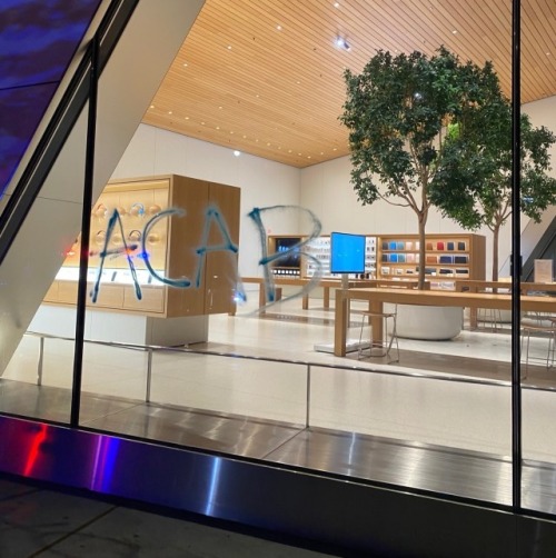 Apple store after the Brooklyn George Floyd protest on May 30, 2020