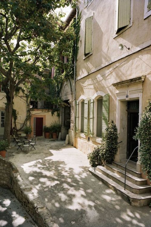 cafeinevitable:Hôtel du Cloître | Arles | France