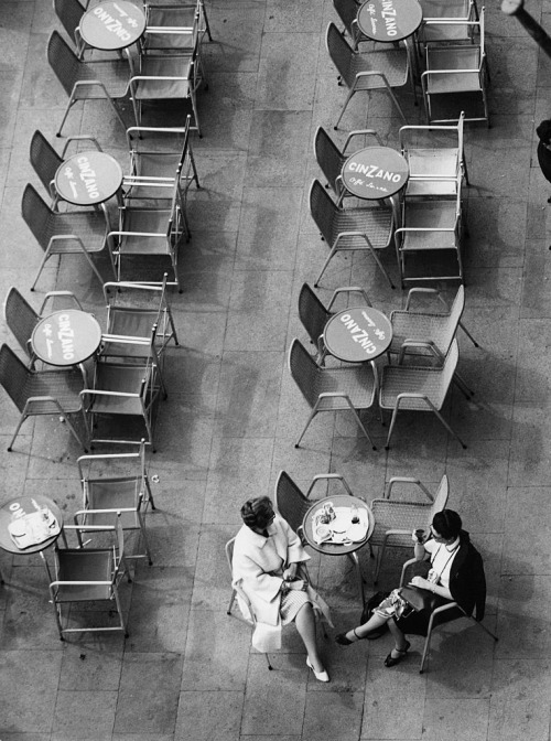 vintageeveryday:Two women at a pavement cafe, Italy, 1955. Photograph by Oskar Poss.