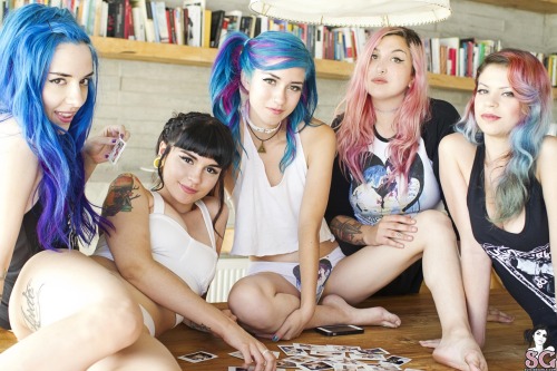 sglovexxx:  Talena & Various SuicideGirls - Fruta Y Jugohttps://suicidegirls.com/girls/talena/album/2728633/fruta-y-jugo/