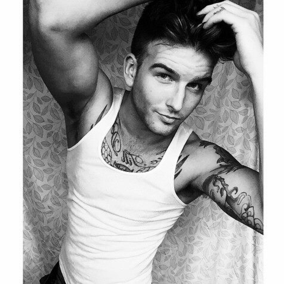 chiguybri:  Very sexy guy! 😍🔥💦💦💦