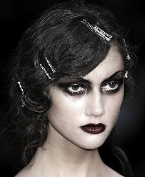 dollwolves:  highqualityfashion:  Christian Dior SS 08  shes glorious