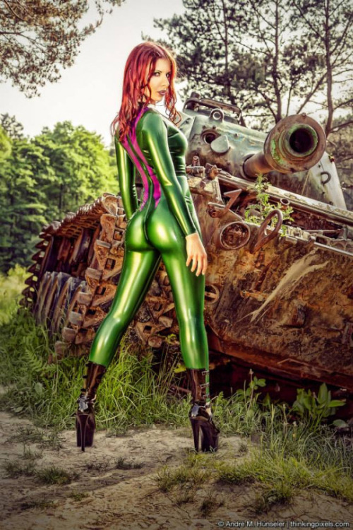 LRCiRL - Latex/Rubber Clothing in Regular Life