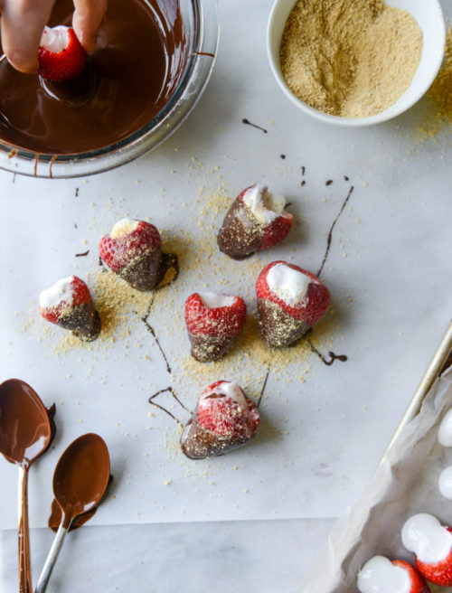 babygirlssweetsurrender:  sweetoothgirl:    s’mores stuffed strawberries   Mmmmm