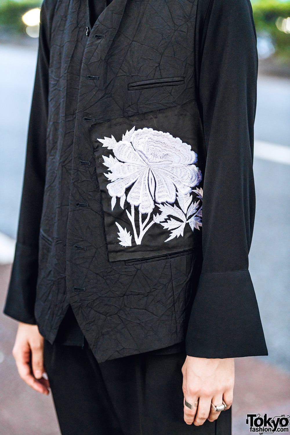 tokyo-fashion:  Saaya and Mao on the street in Harajuku wearing minimalist monochrome