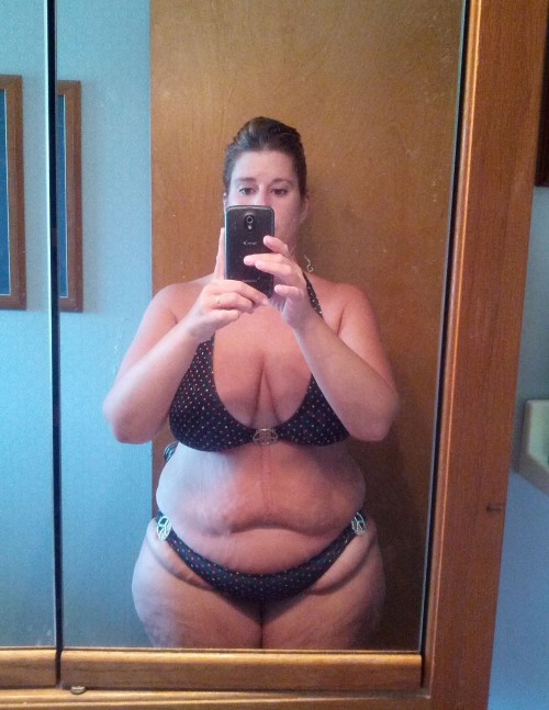 older-selfie:  She is looking for a date, check her profile!  Mmmmmm