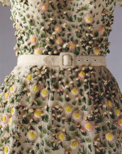 mygirlghost:   mordmardok:  Dior 1953  crying