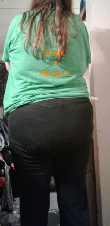 squishybottombaby: After changing her diaper and putting some pants on, my princess is ready to star