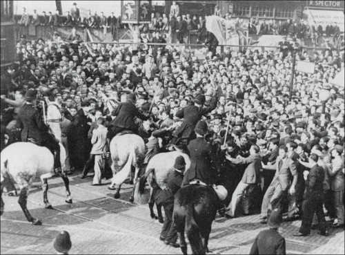 dirtysquatter:On This Day in Anti-Fascism: October 4th 1936: The Battle of Cable Street!In 1936, fas