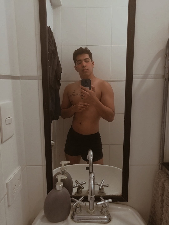 badboyjell:Follow me on IG  @jelllozano #gay #selfie #badboy 