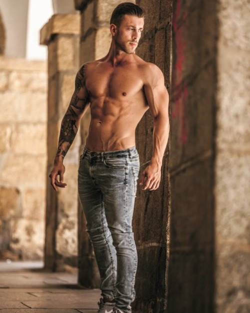   André Machado | @andremachadofitnessVegan Personal Trainer//Banana Lovers[This and more HERE]