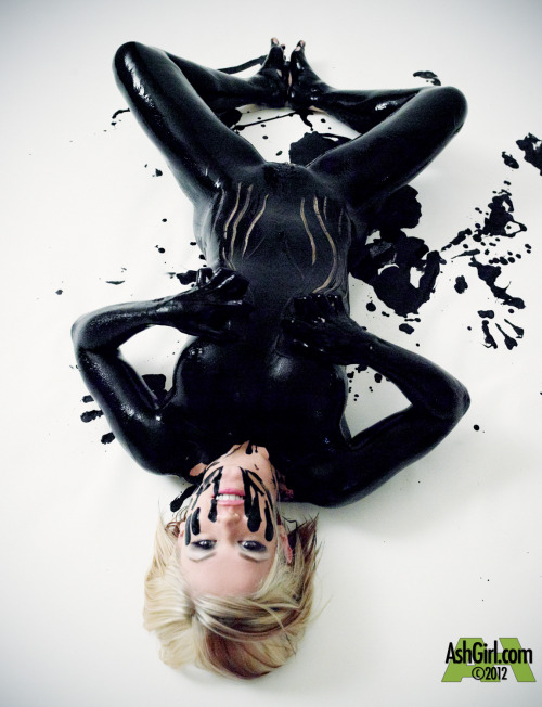 wampicsandgifs:  Ash Hollywood covered in body paint. post 1 of 2 (via UMD)