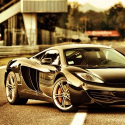 gentlemansessentials:  McLaren MP4Gentleman’s