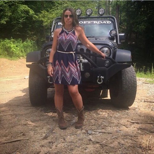 jeepcrazygirl:  jeepbeef:  #JeepHer @jeeplovingirl79 www.jeepbeef.com Country girl and her jeep💙#jeepbeef_wv #jeeplife #love #jeepwrangler #kclights #jeeplove#girlygirl #jeep  That’s me 😎