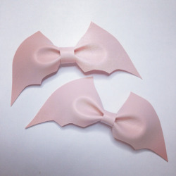 bombisbomb:  Pastel Bat Bow  