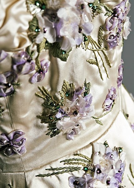 omgthatdress:Ensemble Pierre Balmain, 1955 Kerry Taylor Auctions@aelabloodsinger