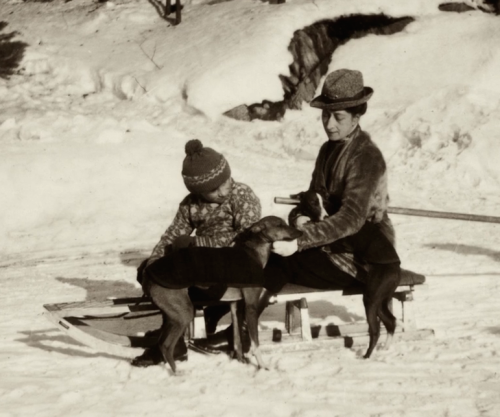 A glimpse into Queen Maud’s winter sport attiresRow 1: January/February 1907. A very early skiing ou