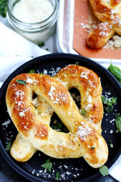 foodsforus:    Garlic Parmesan Soft Pretzels   