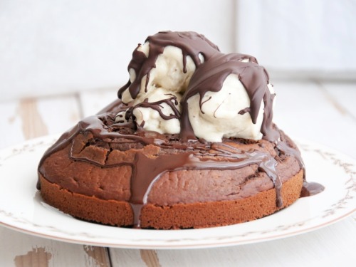 Sex vegan-yums:  Chocolate lovers cake with banana pictures