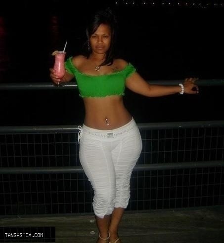 pearhub:  #thick #latina #wide hips