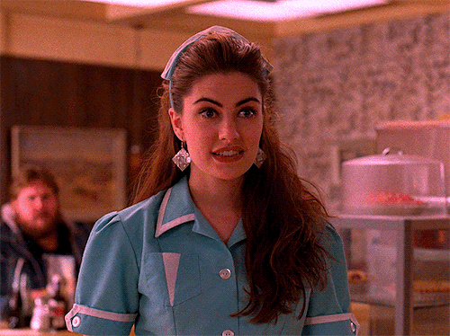 audreycooper:Mädchen Amick as Shelly Johnson in Twin Peaks (1990-1991)