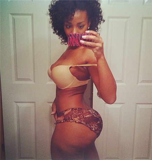 bootypicofthehour:  Booty Pic of the Hour this black girl has a great ass