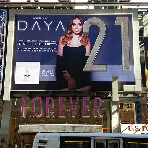 Forever 21 Goes Interactive In Times Square (Digital Signage Universe)