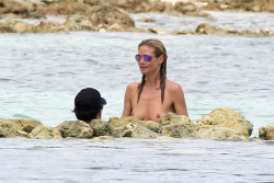 toplessbeachcelebs:  Heidi Klum (Model)