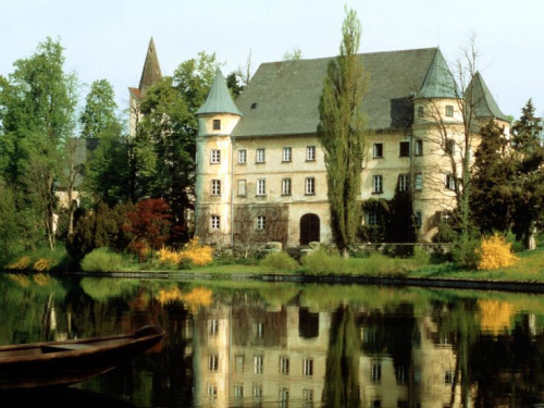 bonitavista:  Hagenau Castle, Austria  photo via irina 