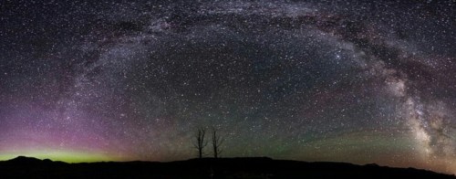 southerlysound:  Solar storm & milky way over Gros Ventre. 