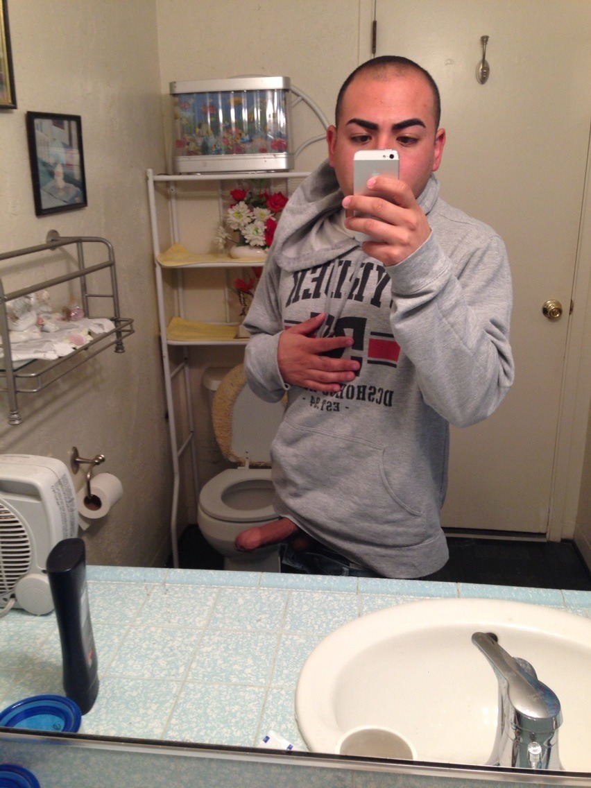 guyswithcellphones:  Yummy! Ok!