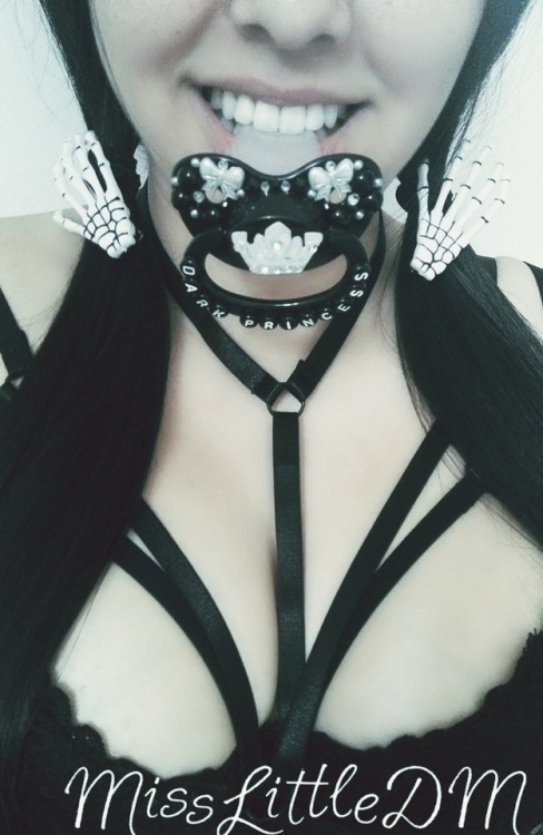 Porn Got my new ‘Dark Princess’ paci by @mistressmagnolia photos