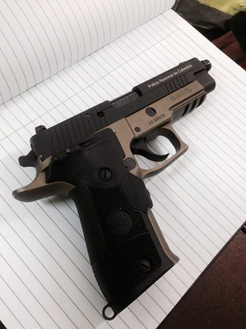 enrique262: Sig Sauer P226 of the Colombian National Police (pic is from a friend).