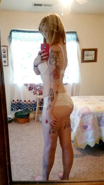 hauntresss:  I tried to restrain myself… but new lingerie is just so much fun to show off (yes, i know u can see the tags)