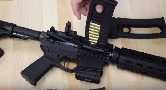 stedilnik:  big-hungry-gryphon: stedilnik:  New gun meme Loading modern guns with stripper/en bloc clips even though their design makes it impossible to do so  I’ll start.  